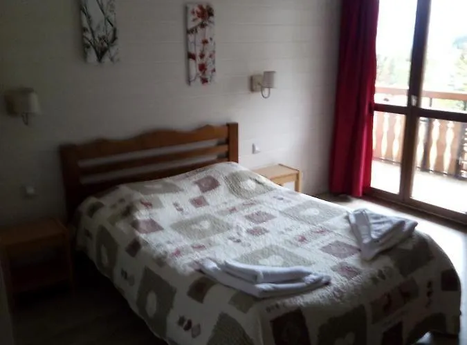 Gite Chatel فندق مبيت وإفطار